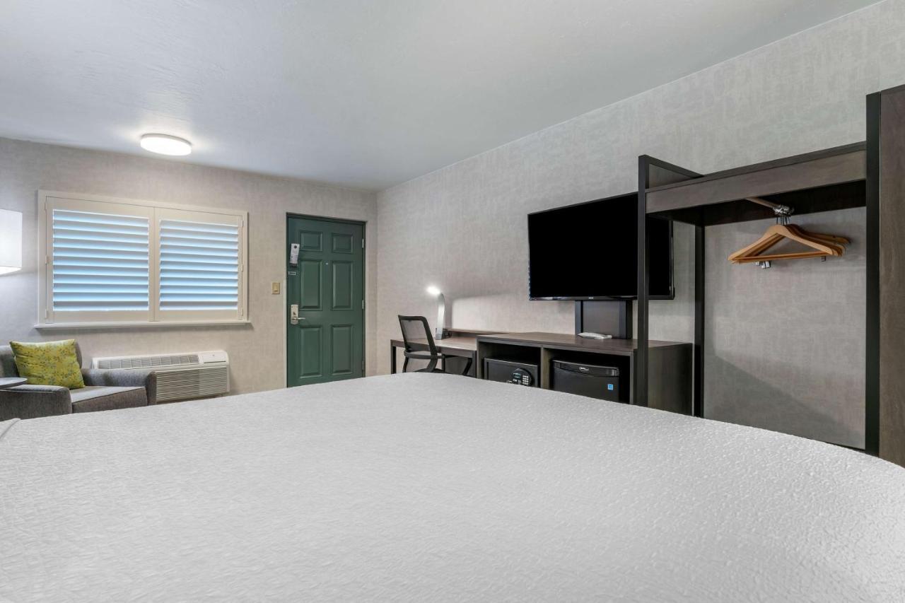 Best Western Plus Hilltop Inn Реддинг Экстерьер фото