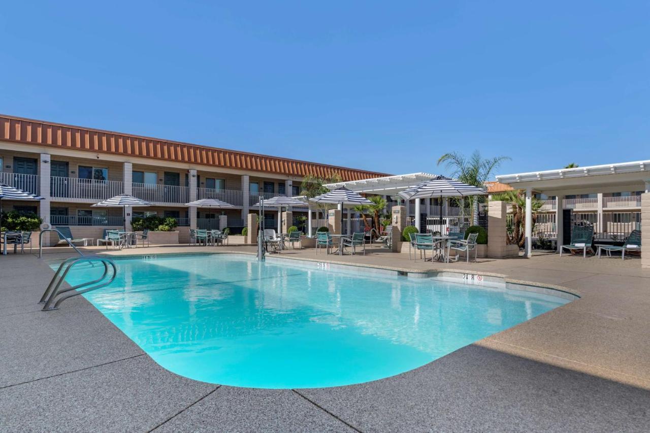 Best Western Plus Hilltop Inn Реддинг Экстерьер фото