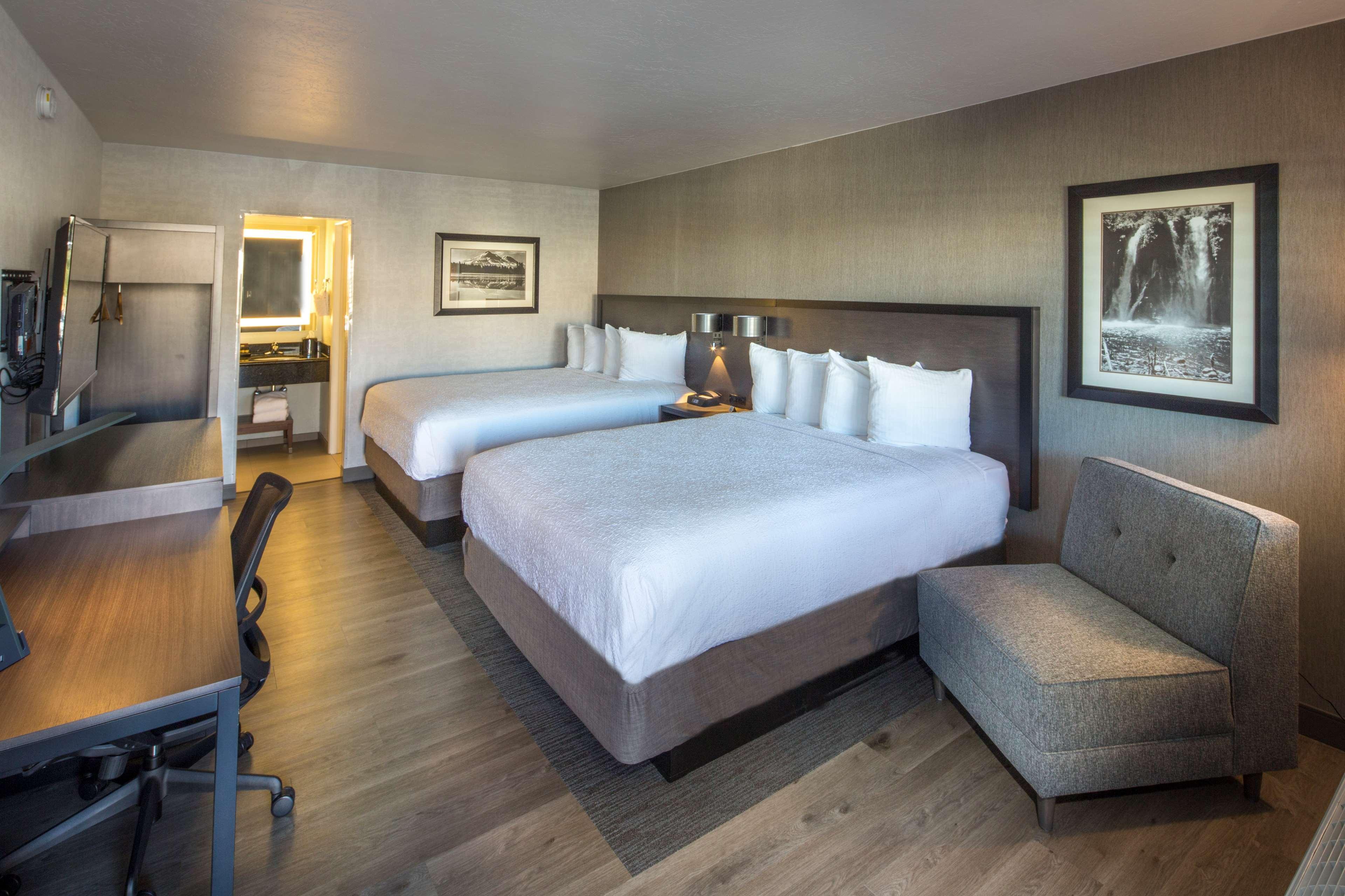 Best Western Plus Hilltop Inn Реддинг Экстерьер фото