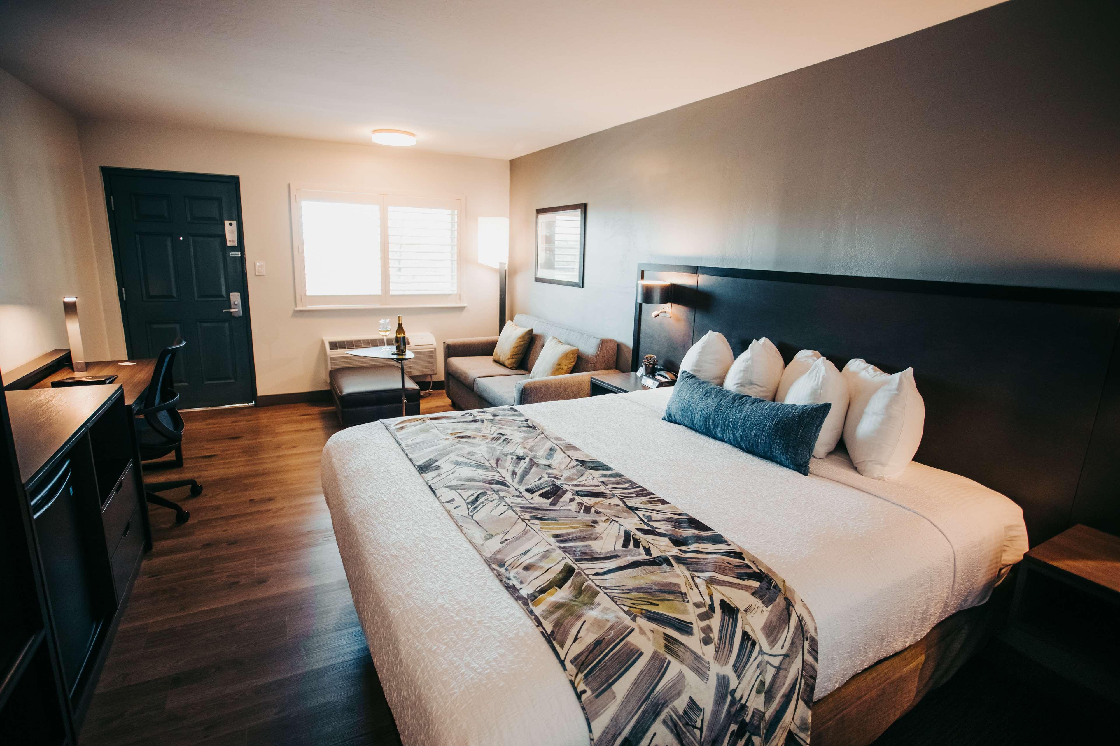 Best Western Plus Hilltop Inn Реддинг Экстерьер фото