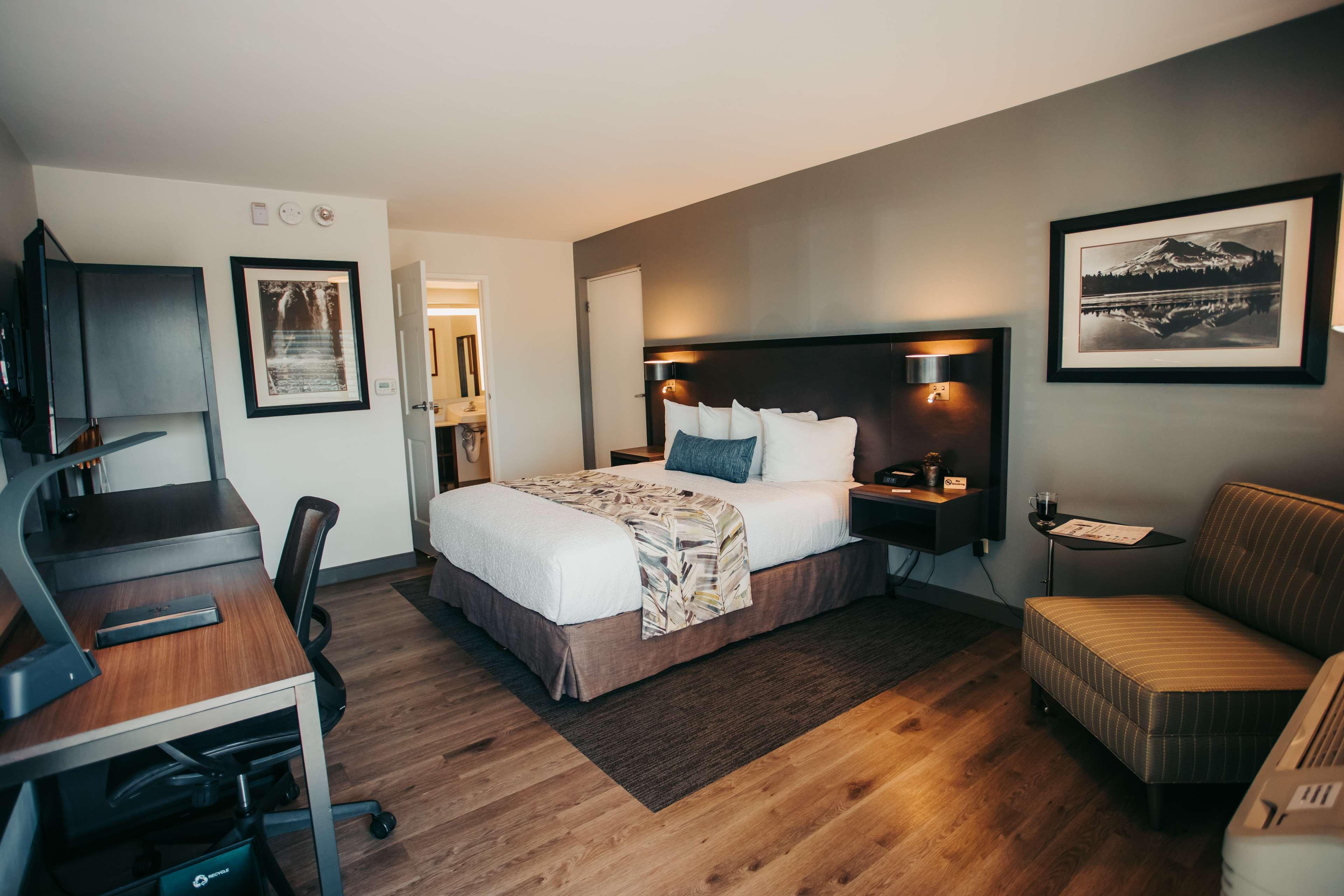 Best Western Plus Hilltop Inn Реддинг Экстерьер фото
