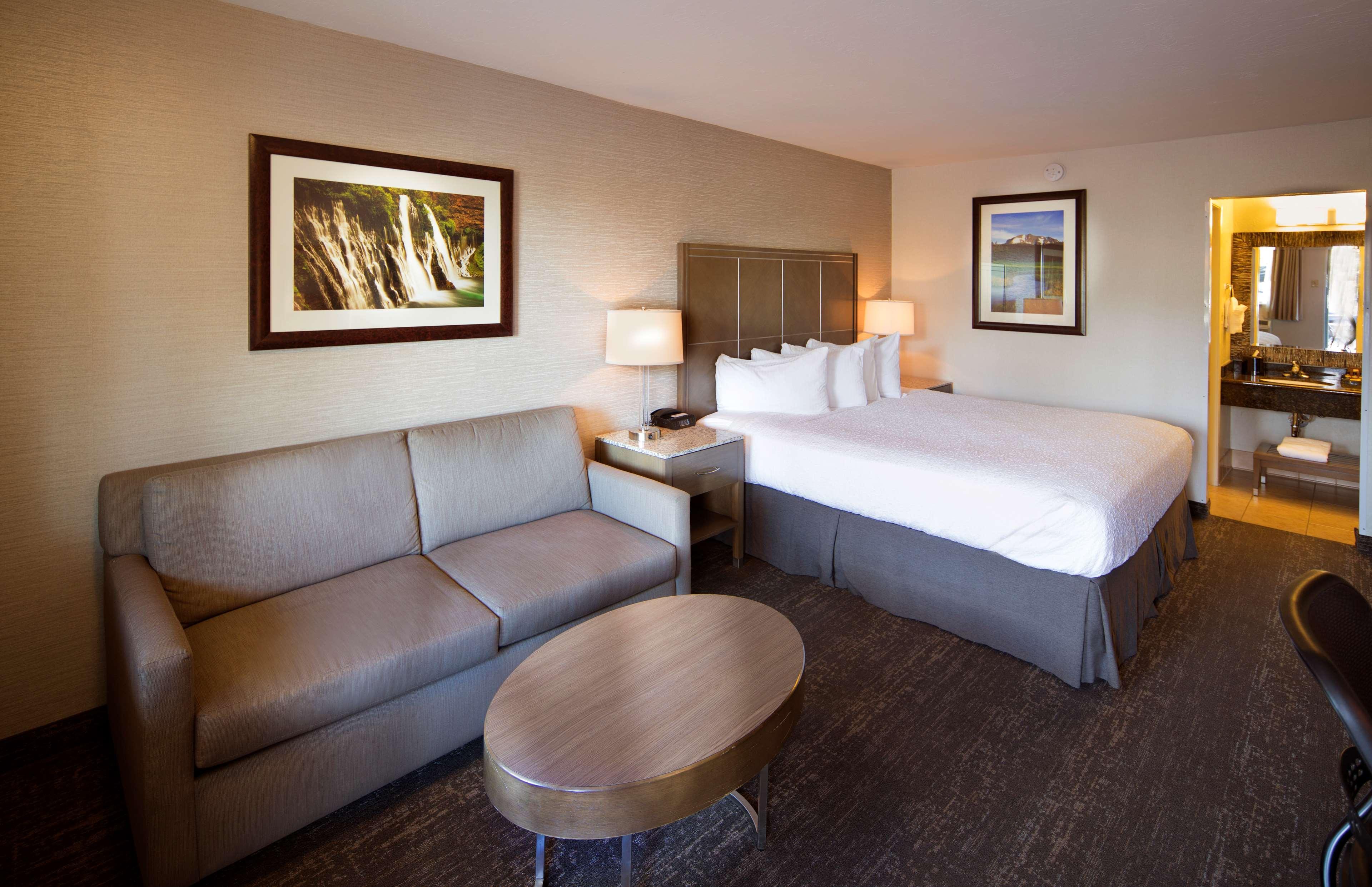 Best Western Plus Hilltop Inn Реддинг Экстерьер фото