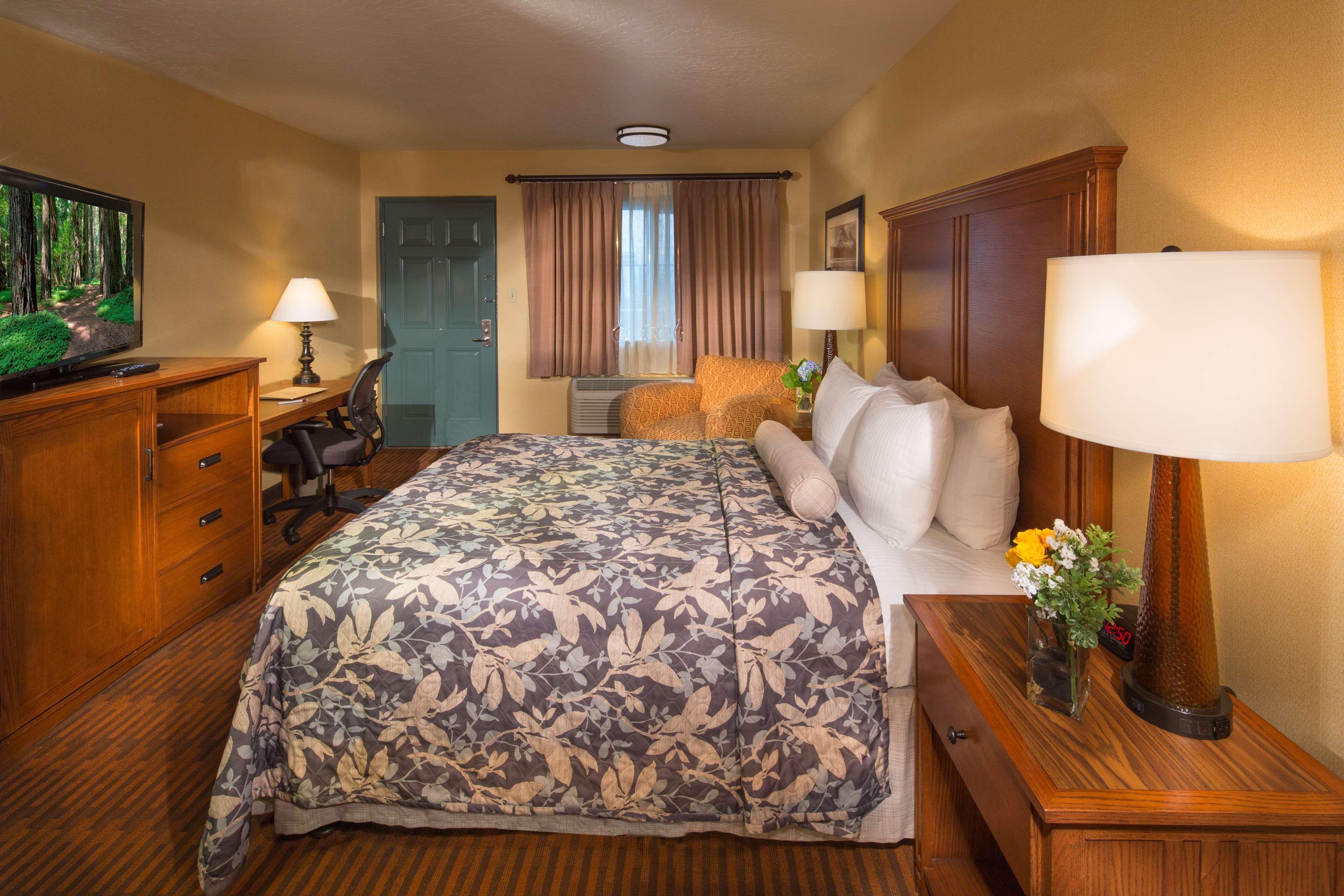 Best Western Plus Hilltop Inn Реддинг Экстерьер фото