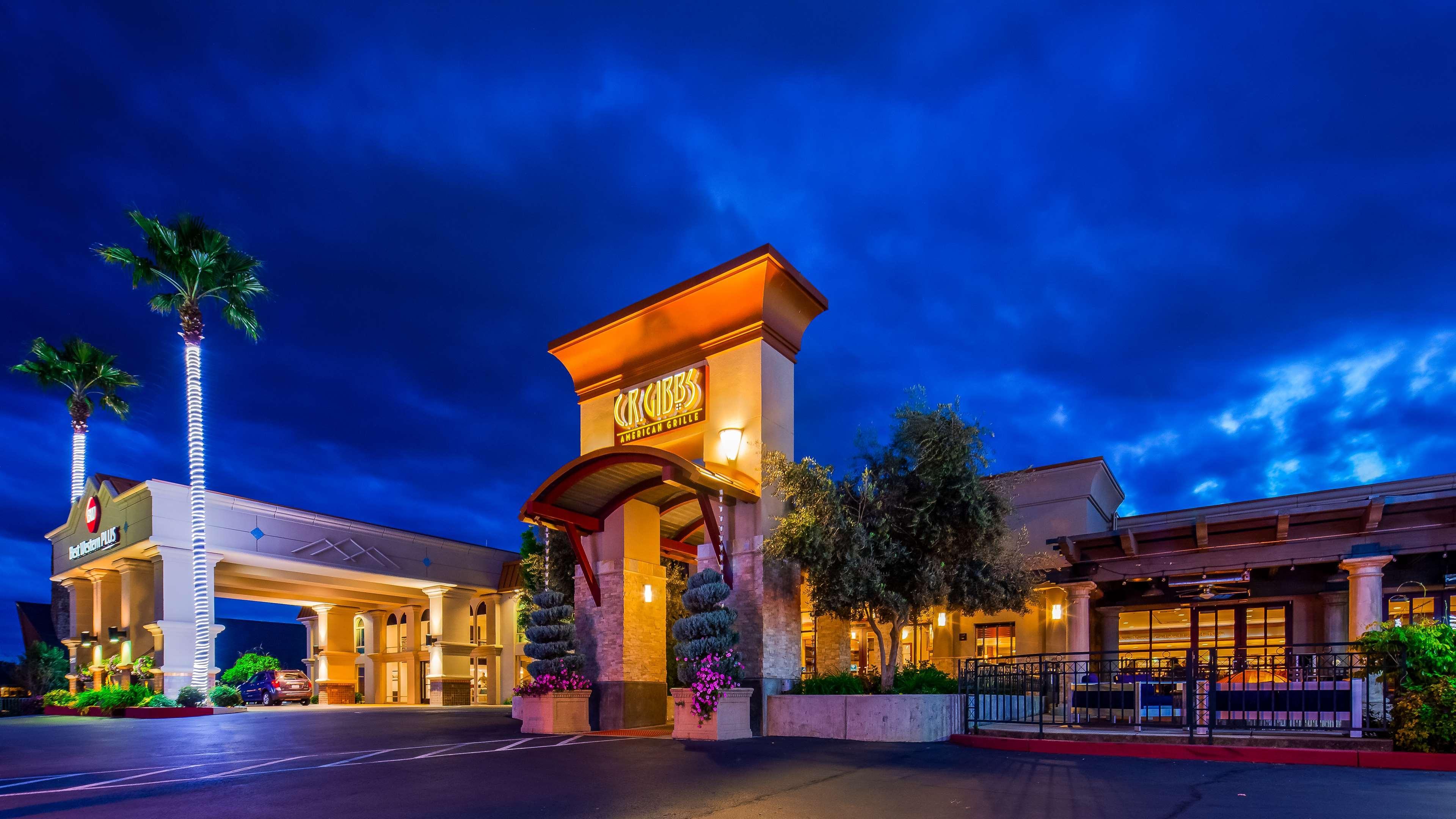 Best Western Plus Hilltop Inn Реддинг Экстерьер фото