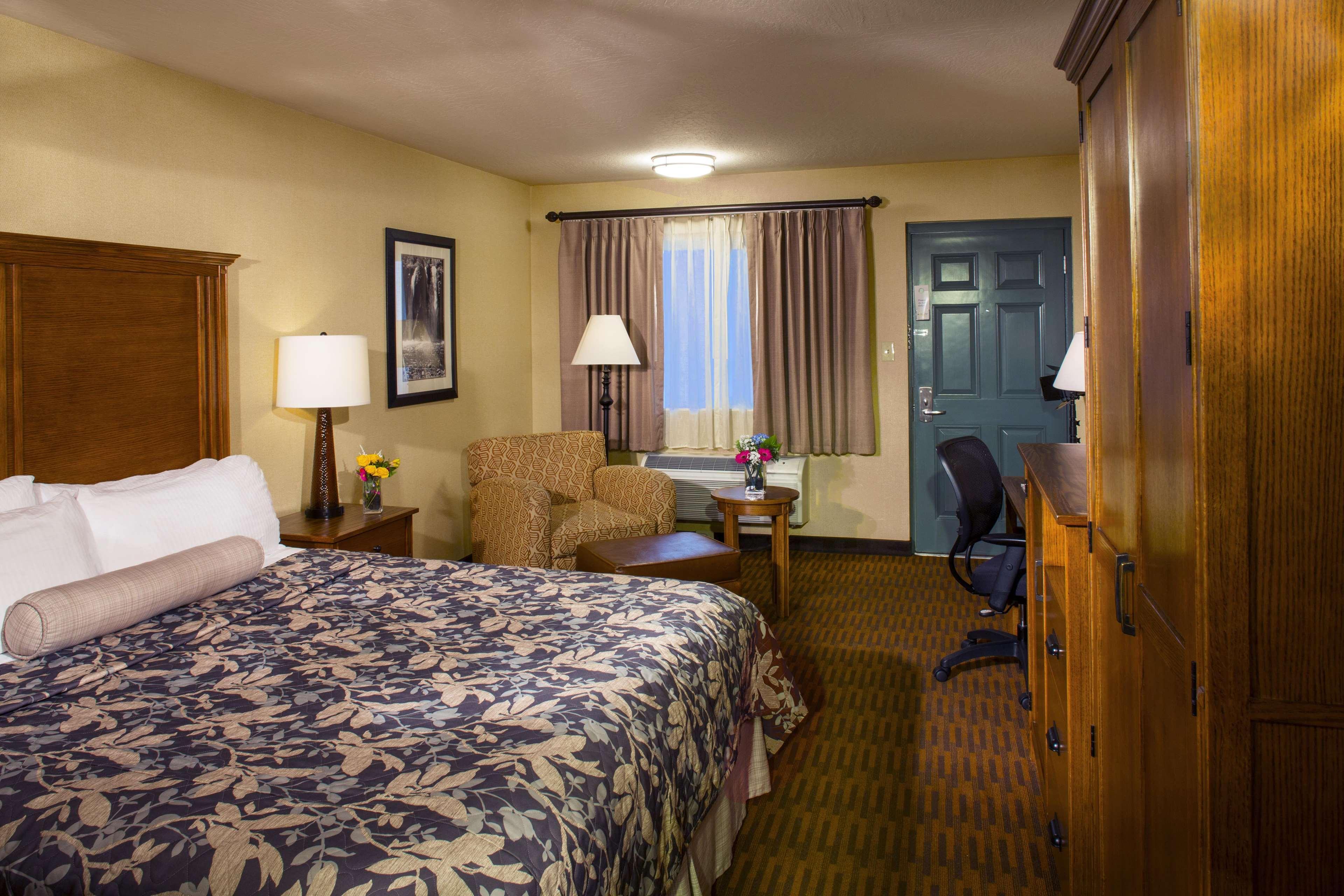 Best Western Plus Hilltop Inn Реддинг Экстерьер фото