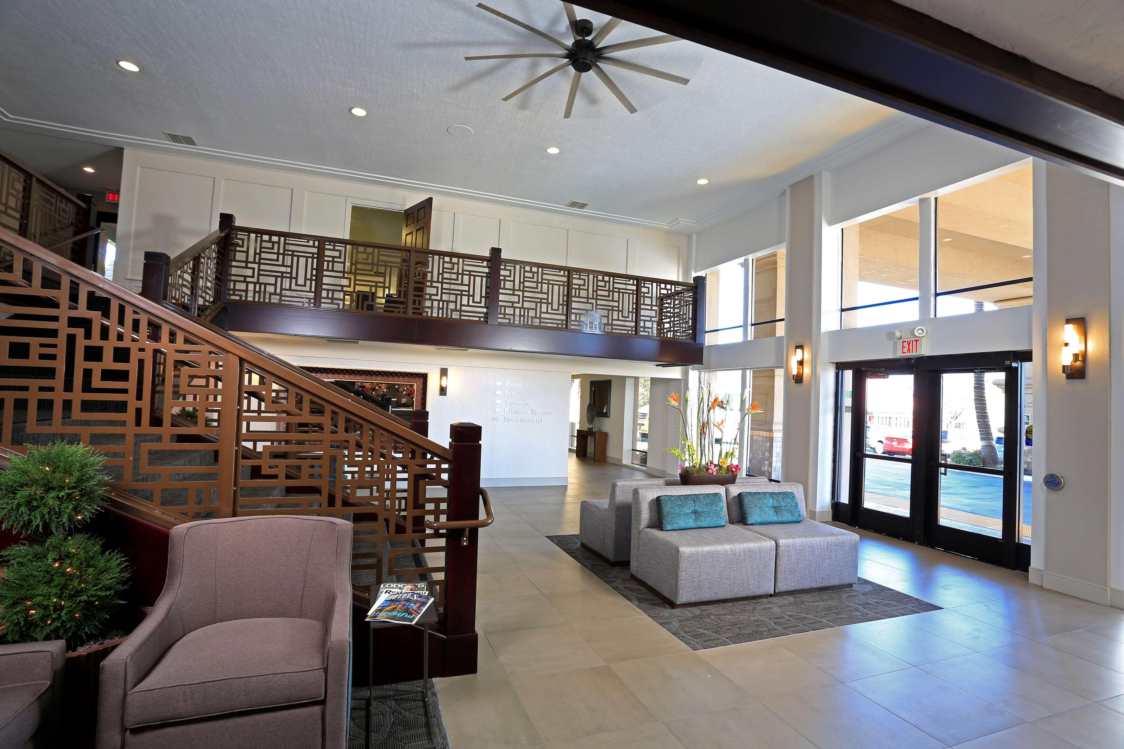 Best Western Plus Hilltop Inn Реддинг Экстерьер фото