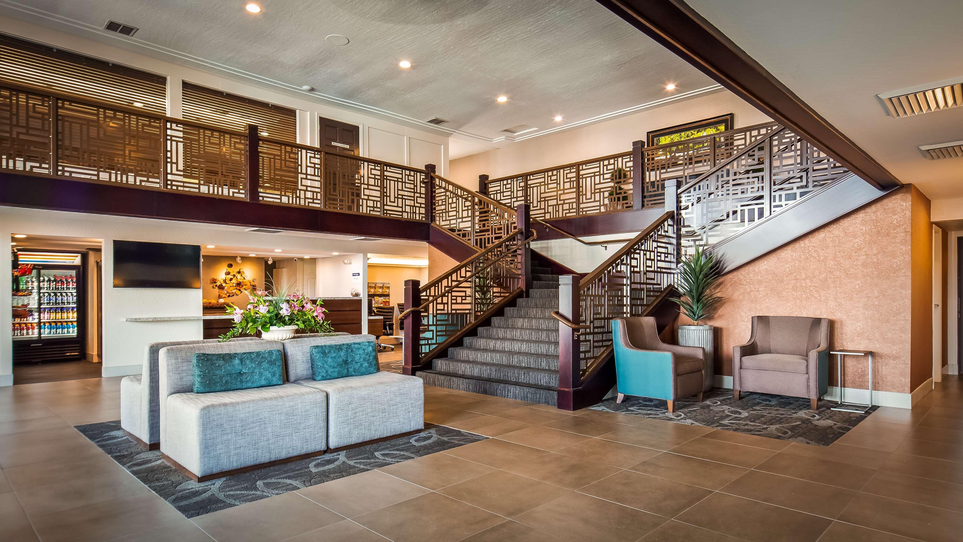 Best Western Plus Hilltop Inn Реддинг Экстерьер фото