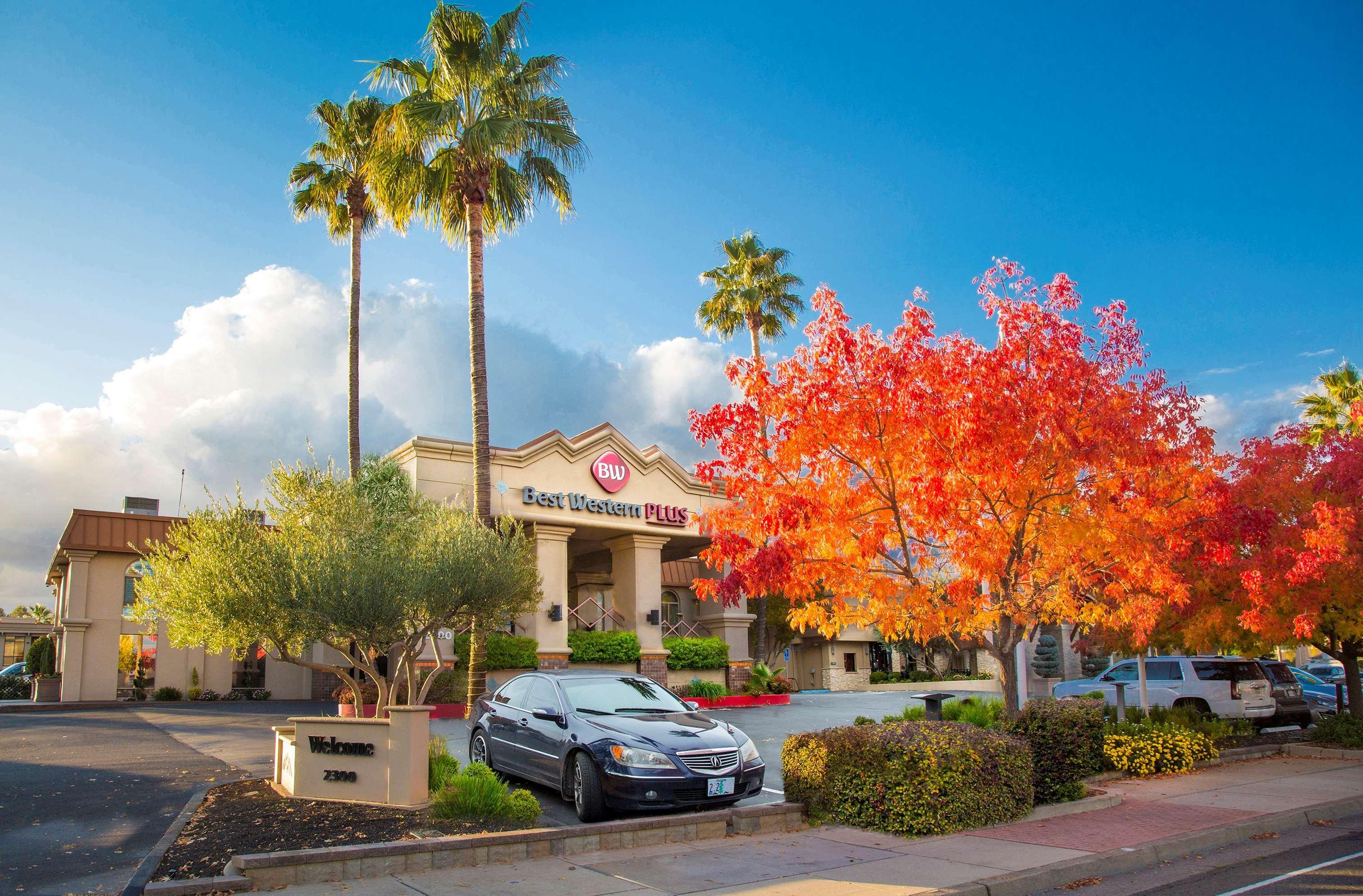 Best Western Plus Hilltop Inn Реддинг Экстерьер фото