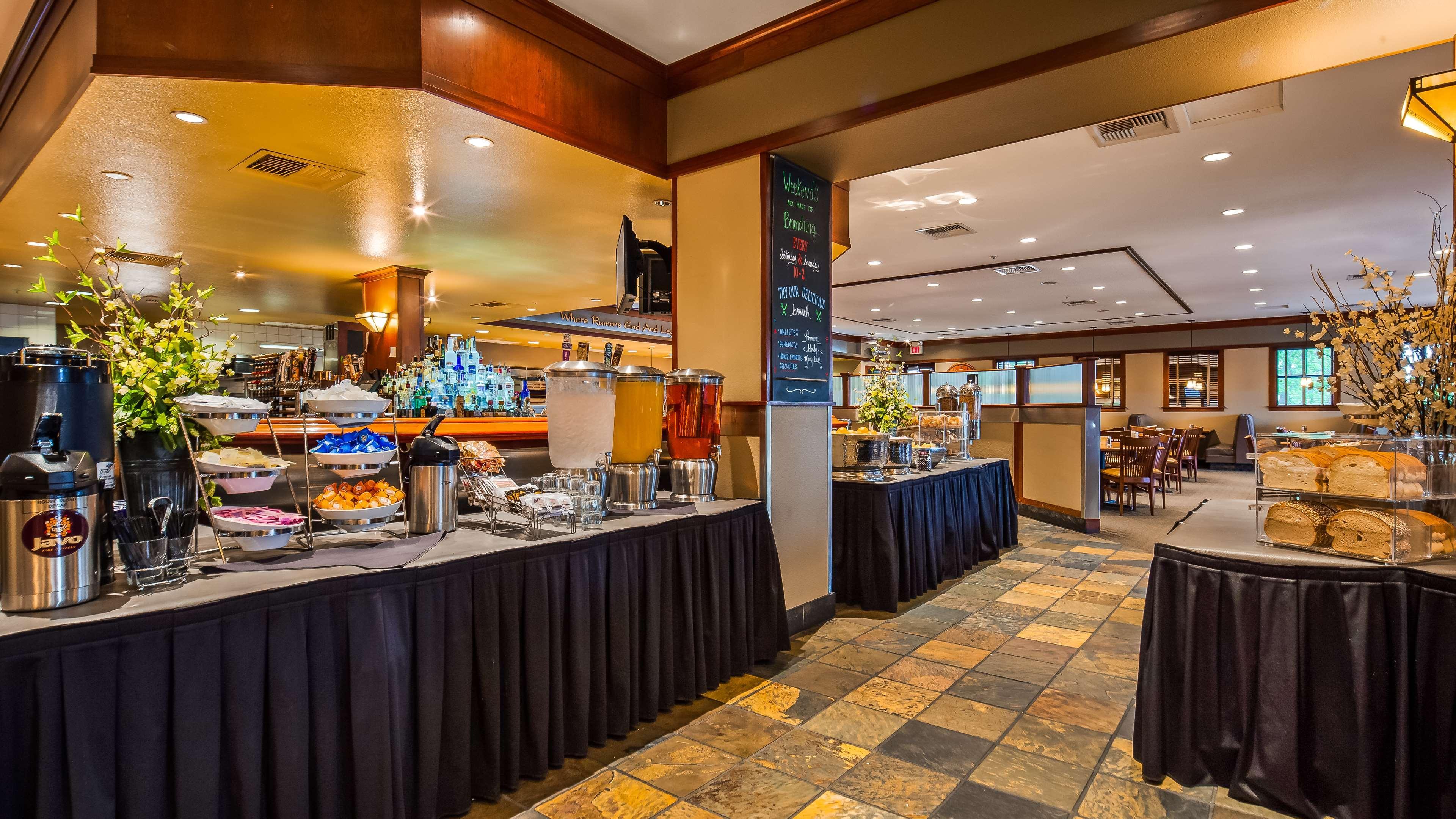 Best Western Plus Hilltop Inn Реддинг Экстерьер фото